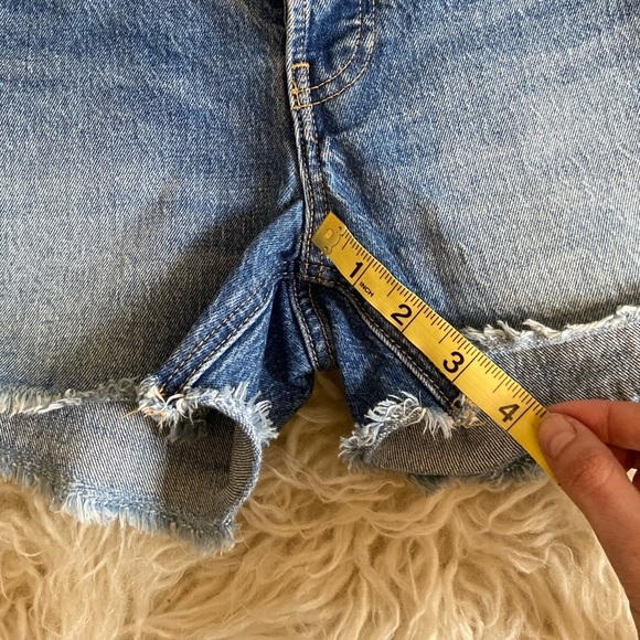 GAP Medium Wash Raw Hem Denim Cheeky Jean Shorts, size 4/27T - Picture 11 of 11
